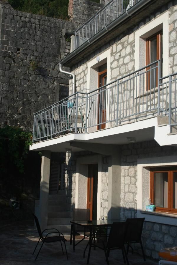 Апартаменты Apartment close to sea with a great view of sea Тиват