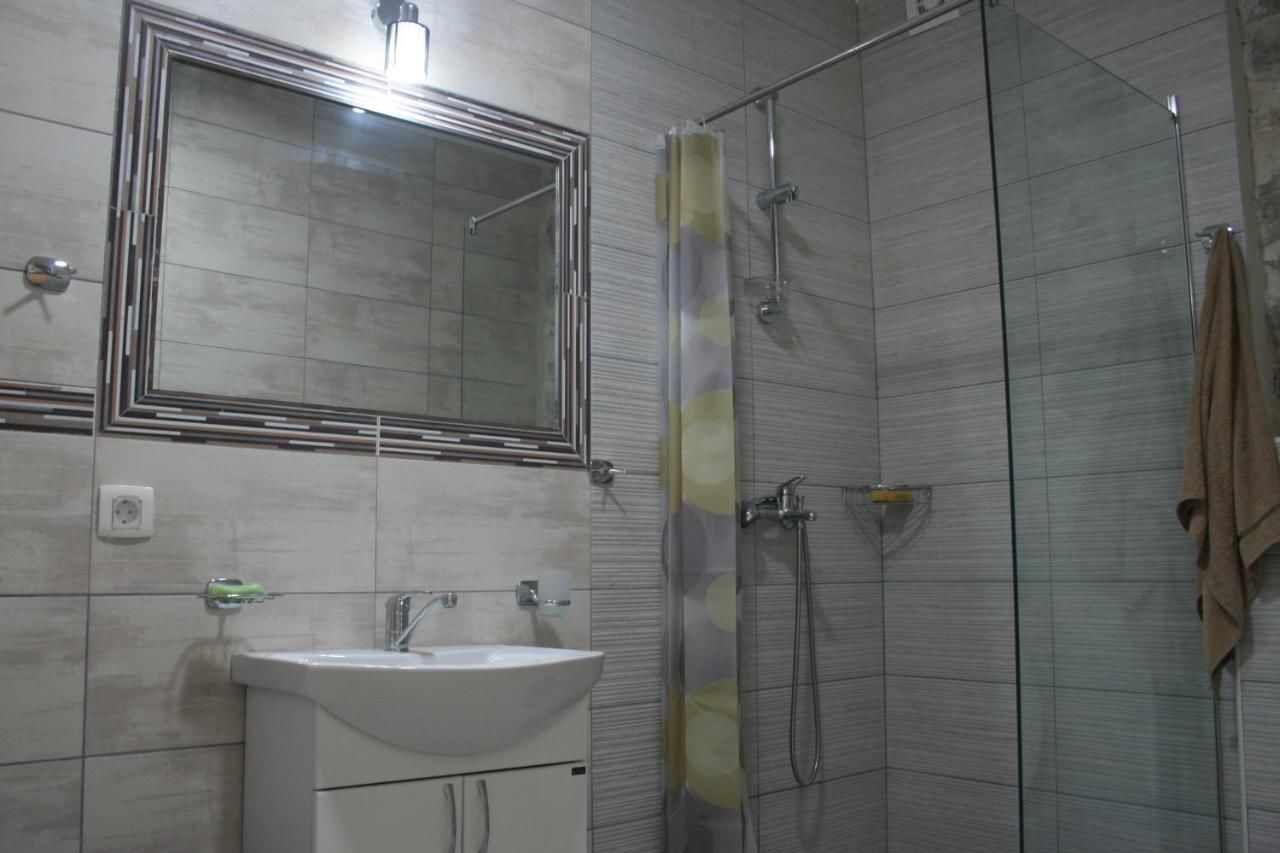 Апартаменты Apartment close to sea with a great view of sea Тиват-21