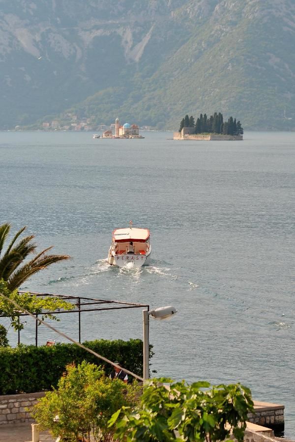 Апартаменты Apartment close to sea with a great view of sea Тиват-45