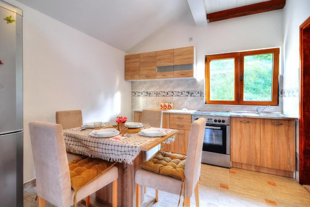 Апартаменты Apartment close to sea with a great view of sea Тиват-53