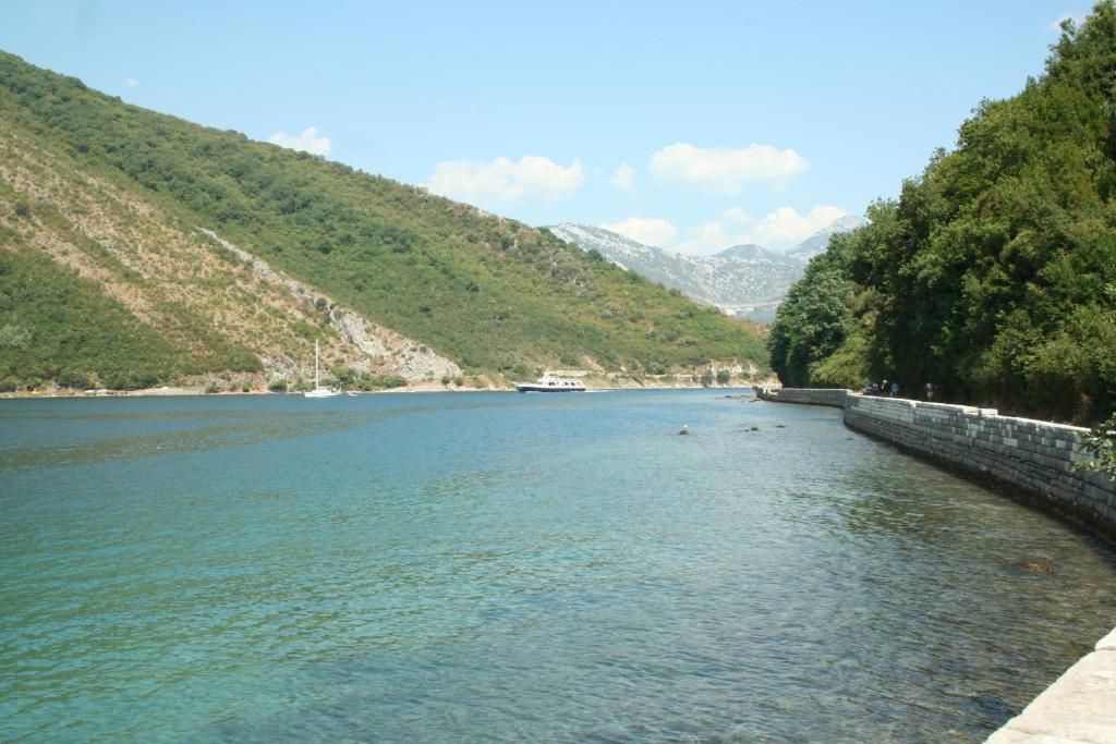 Апартаменты Apartment close to sea with a great view of sea Тиват-72