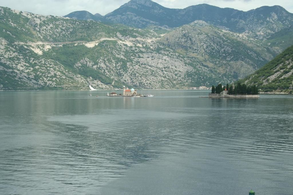 Апартаменты Apartment close to sea with a great view of sea Тиват-73