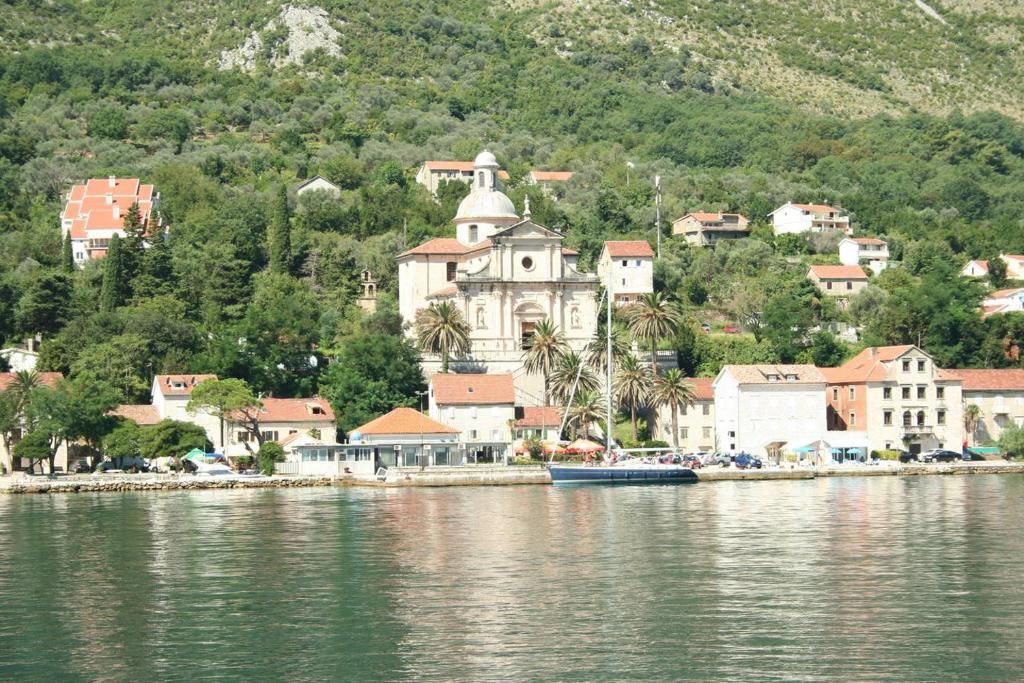 Апартаменты Apartment close to sea with a great view of sea Тиват-78