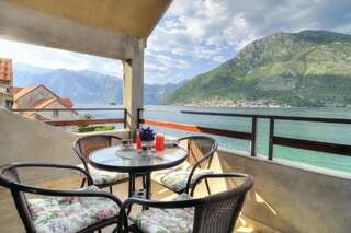 Апартаменты Apartment close to sea with a great view of sea Тиват Апартаменты с видом на море-13