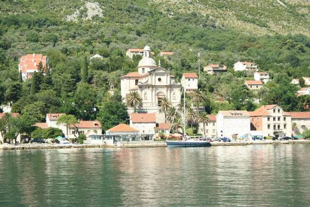 Апартаменты Apartment close to sea with a great view of sea Тиват-77